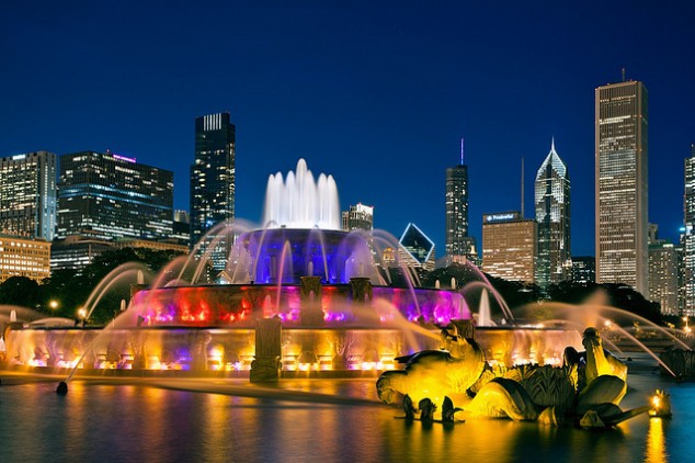 Chicago fountain skyline at night